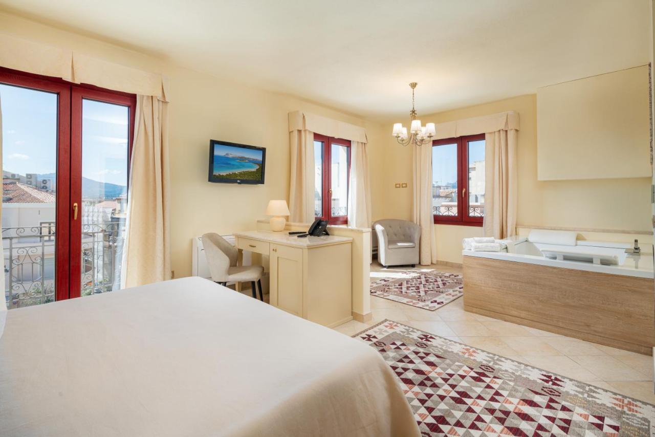 Hotel Regina Elena Olbia Buitenkant foto