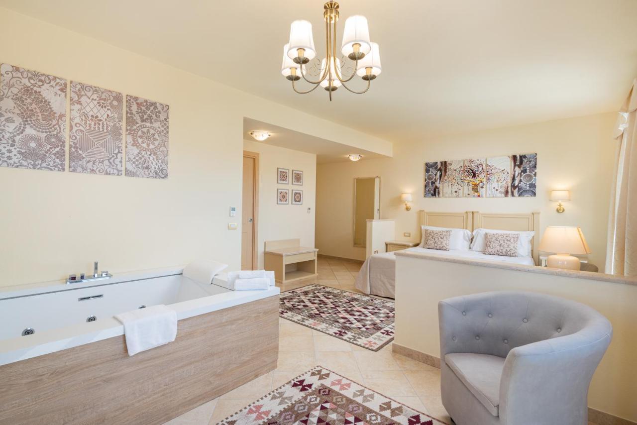Hotel Regina Elena Olbia Buitenkant foto
