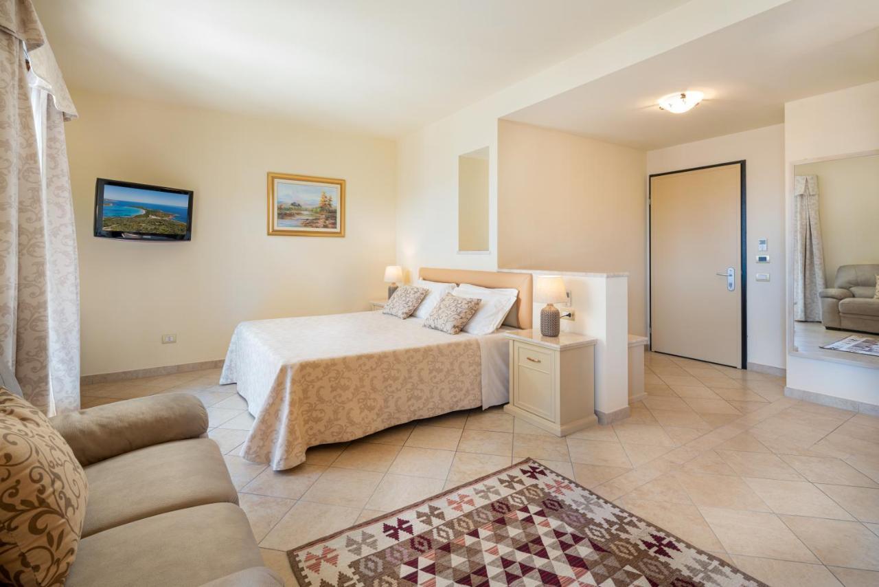 Hotel Regina Elena Olbia Buitenkant foto