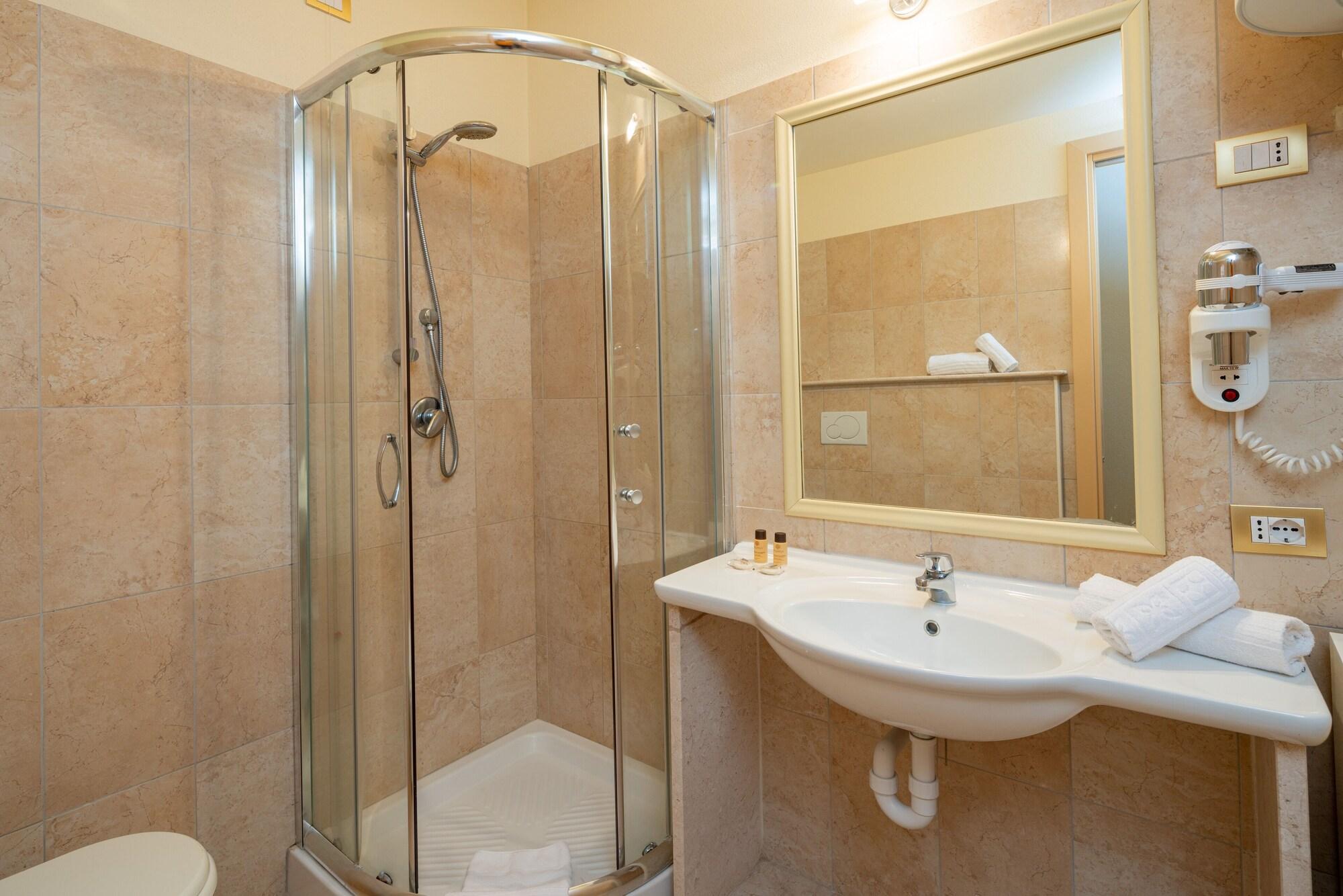 Hotel Regina Elena Olbia Buitenkant foto