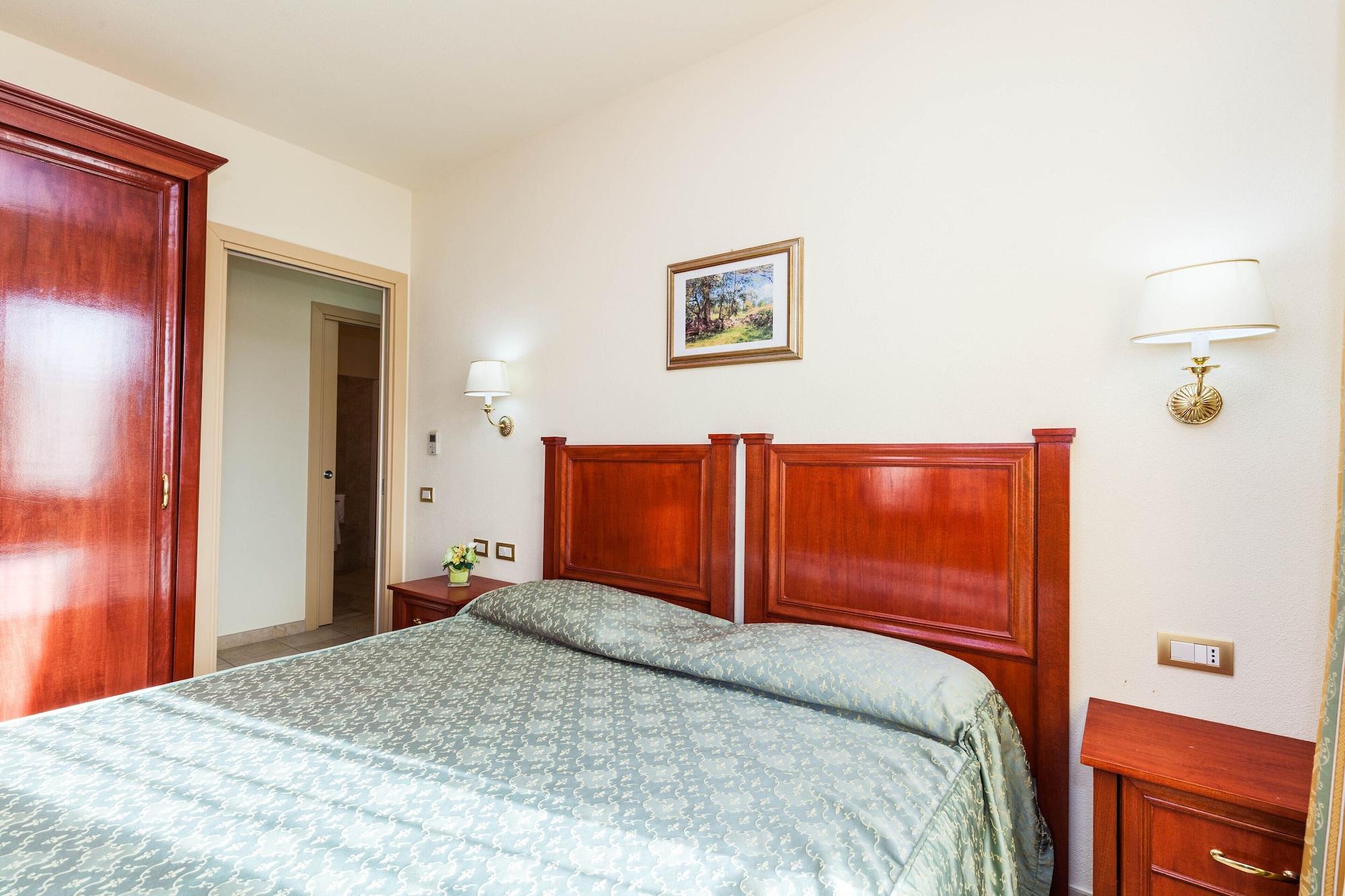 Hotel Regina Elena Olbia Buitenkant foto