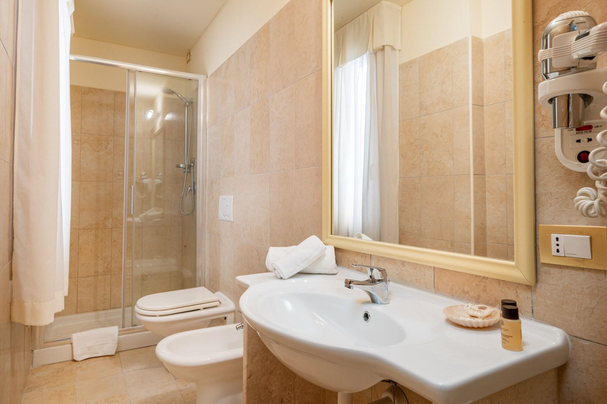 Hotel Regina Elena Olbia Buitenkant foto