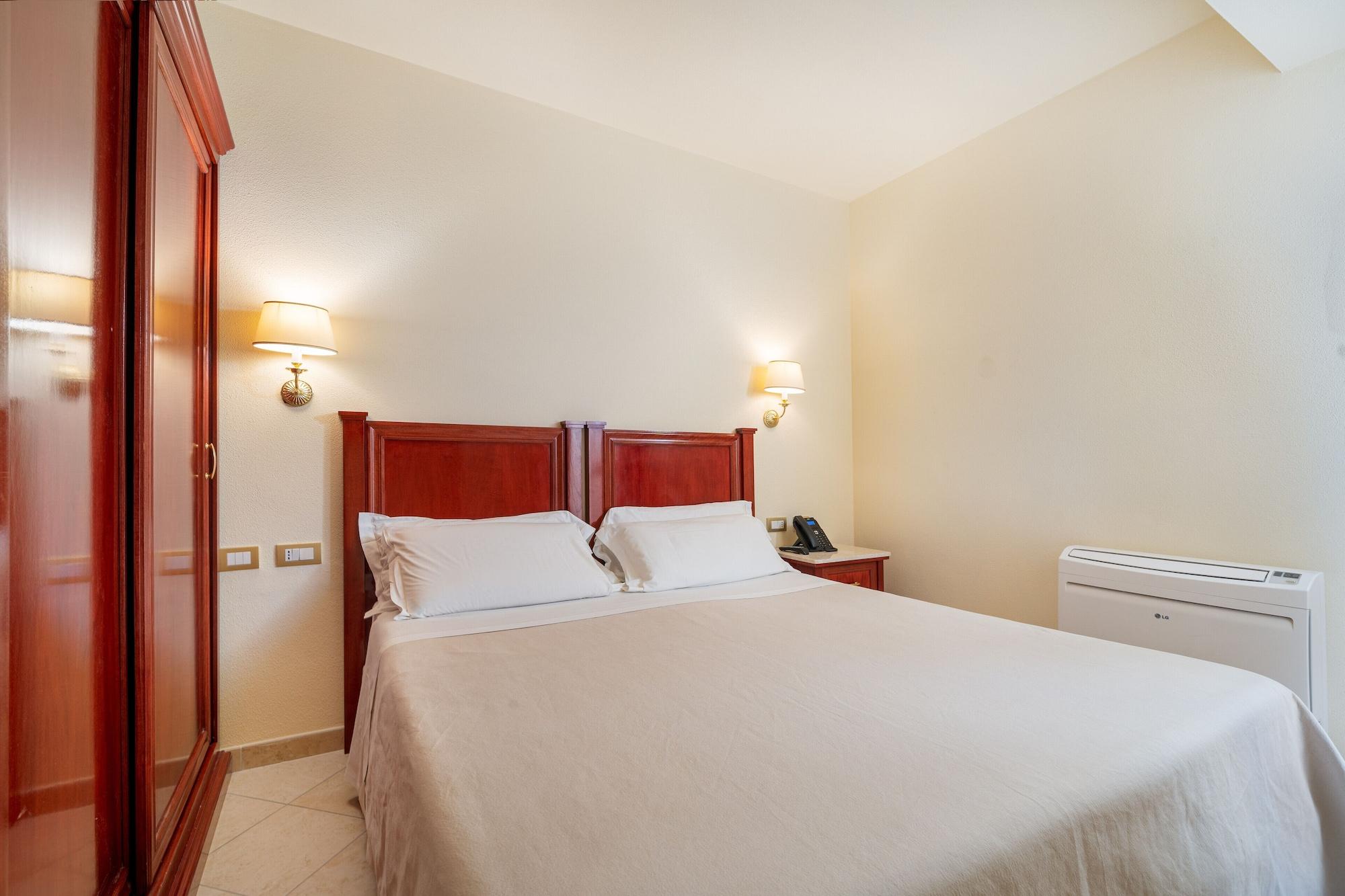 Hotel Regina Elena Olbia Buitenkant foto